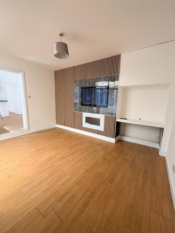 Property photo 1 of 6 Lye, Stourbridge Dy9