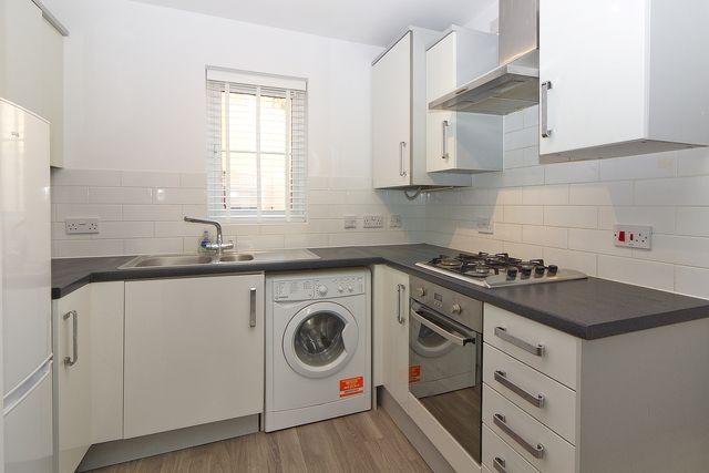 Property photo 3 of 8 Kitchen