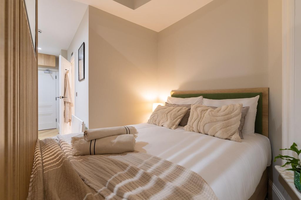 Property photo 2 of 4 Bedroom