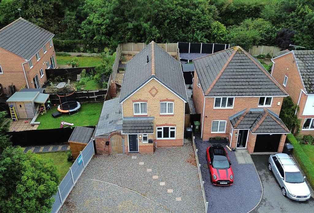Property photo 2 of 33 15 Fairoak Close Aerial Photo