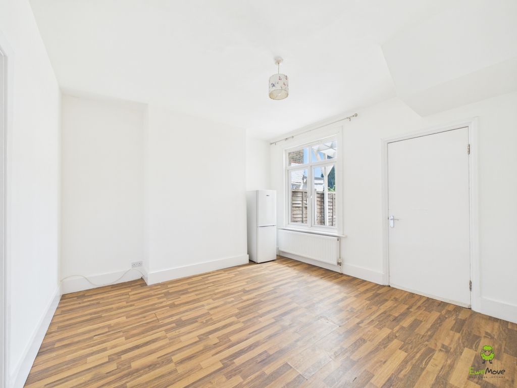 Property photo 3 of 15 Presented By Kevin At Ewemove Bexleyheath And Dart