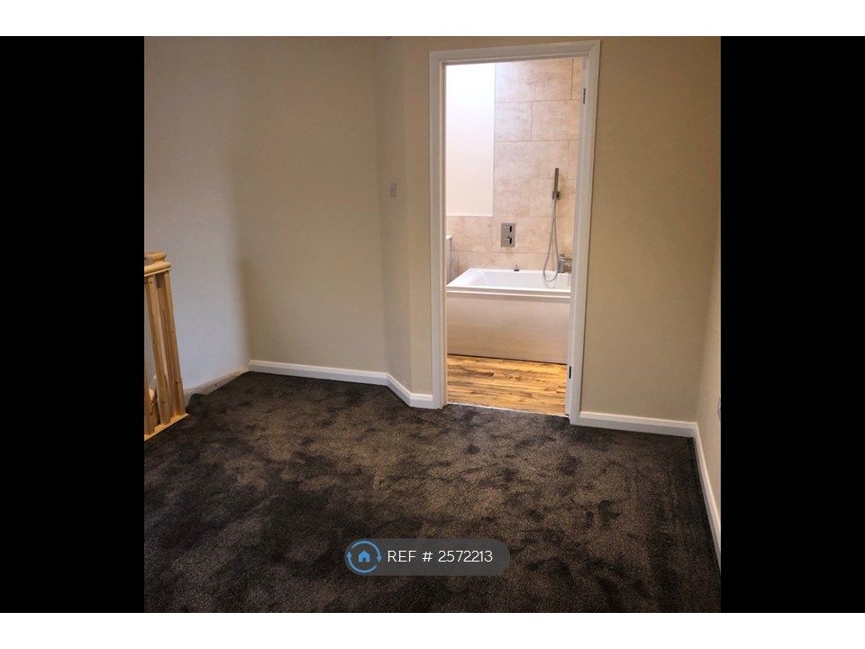 Property photo 2 of 10 Bedroom