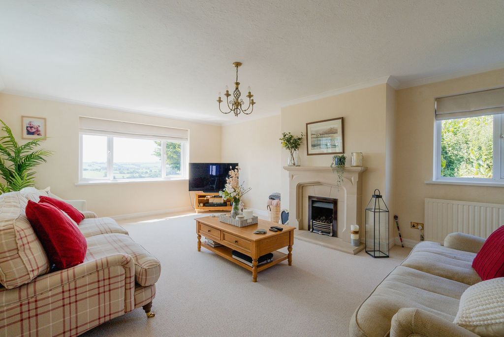 Property photo 3 of 37