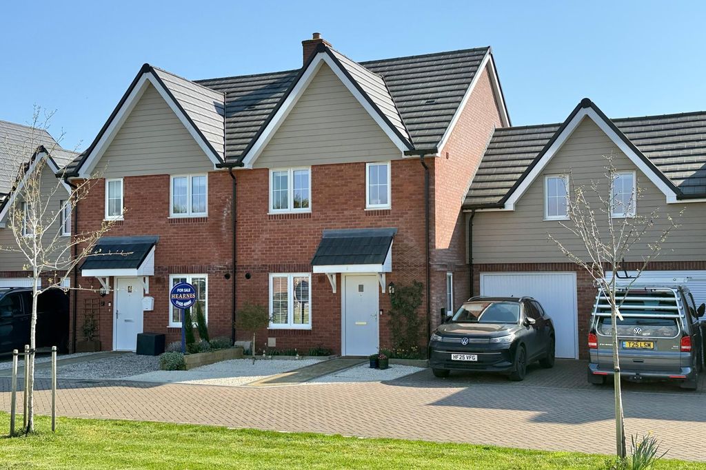 Property photo 1 of 27 Four Bedroom Family Hone