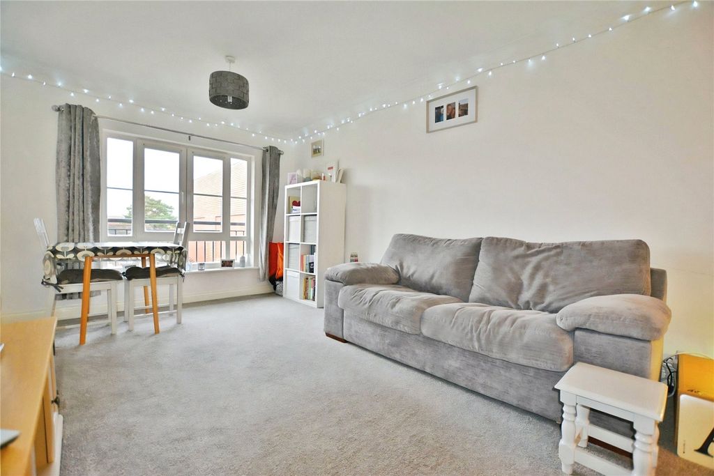 Property photo 2 of 8 Picture No. 11