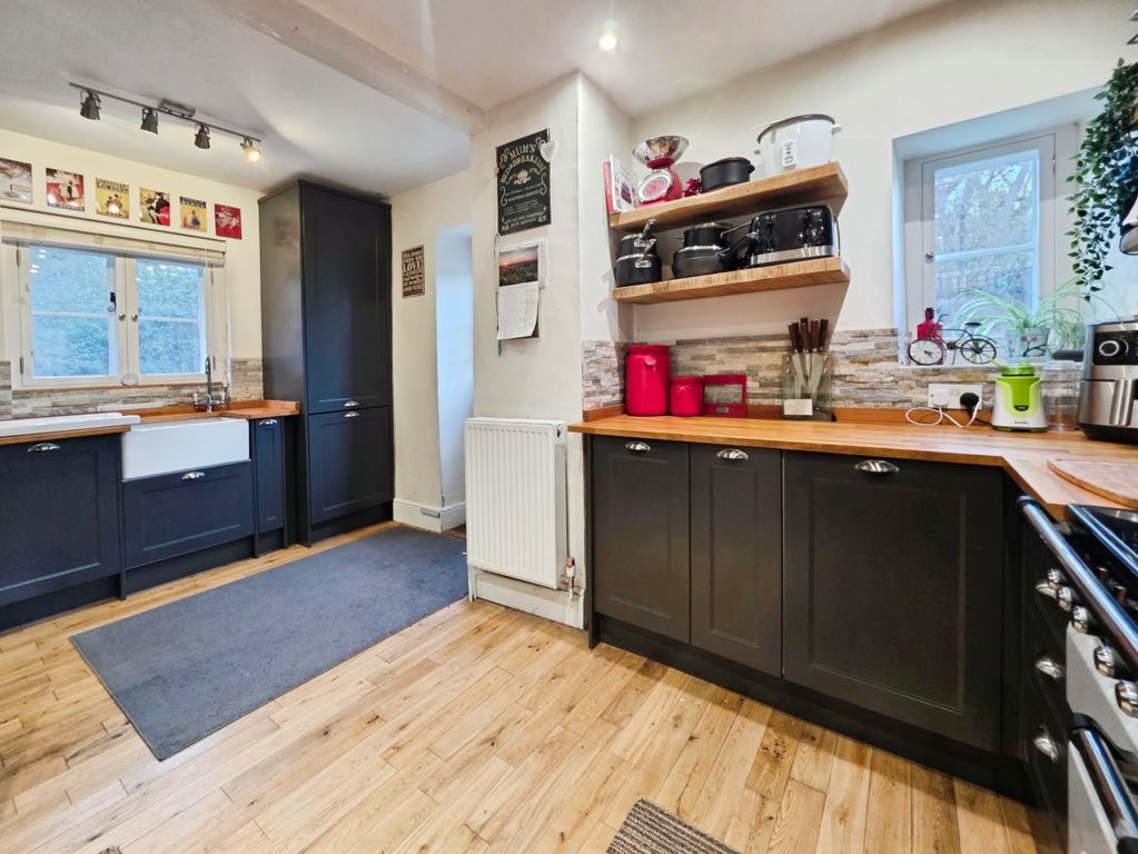 Property photo 3 of 15 Kitchen Area