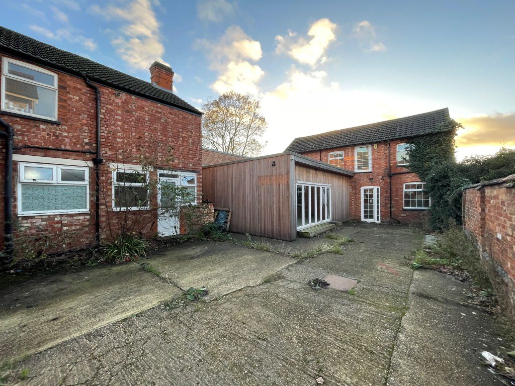 Property photo 1 of 10 Front