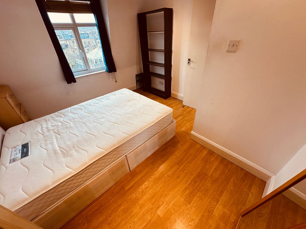 Property photo 3 of 6