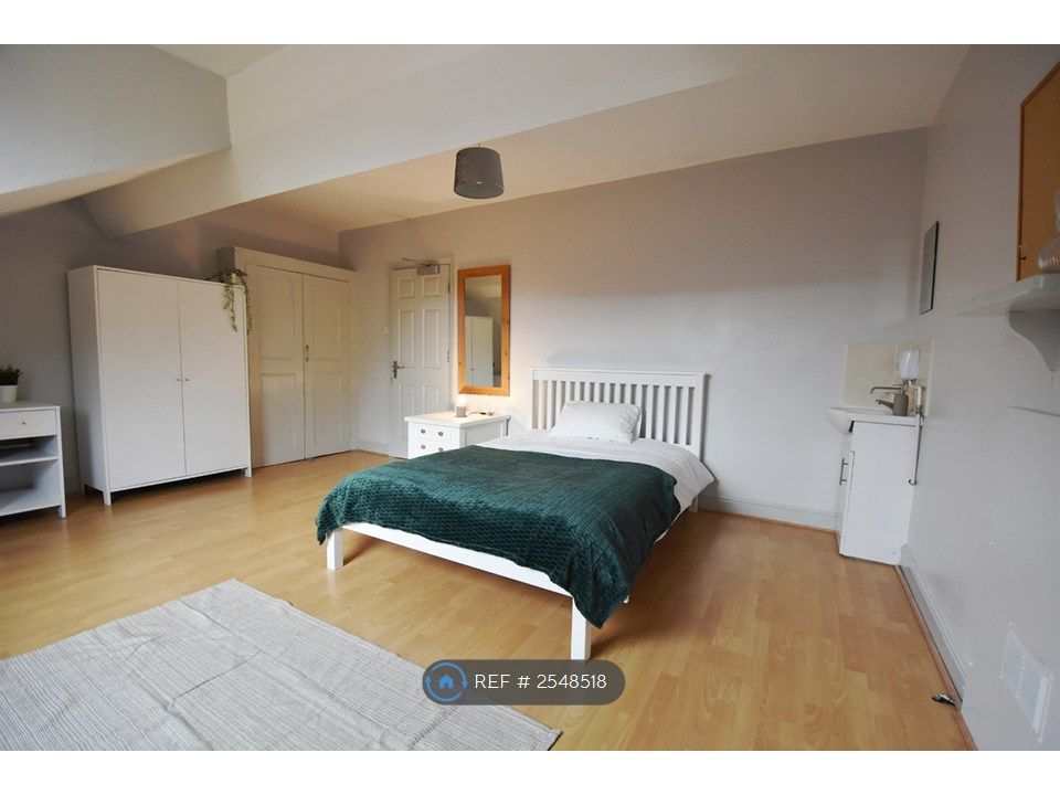 Property photo 1 of 9 Room 6 - Available