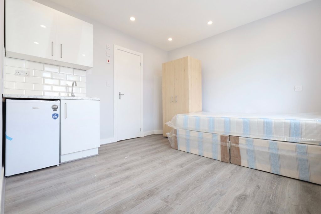 Property photo 1 of 2
