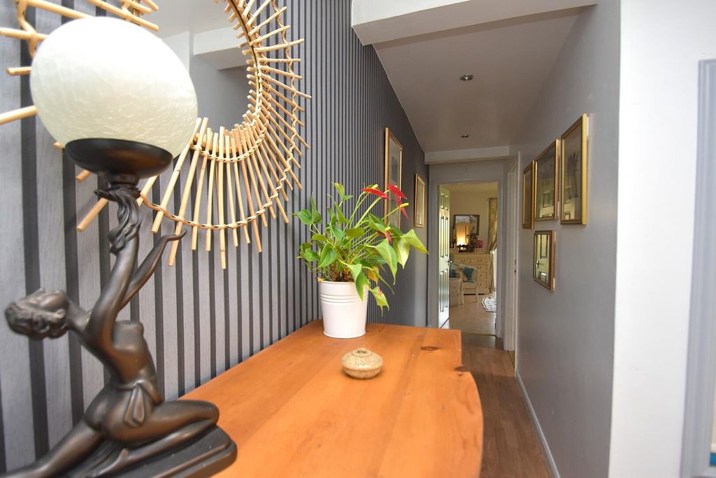 Property photo 2 of 22 Picture No. 36