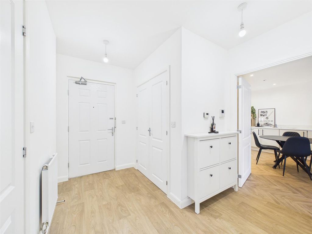 Property photo 3 of 12 Cam02885G0-Pr0578-Still010.Jpg