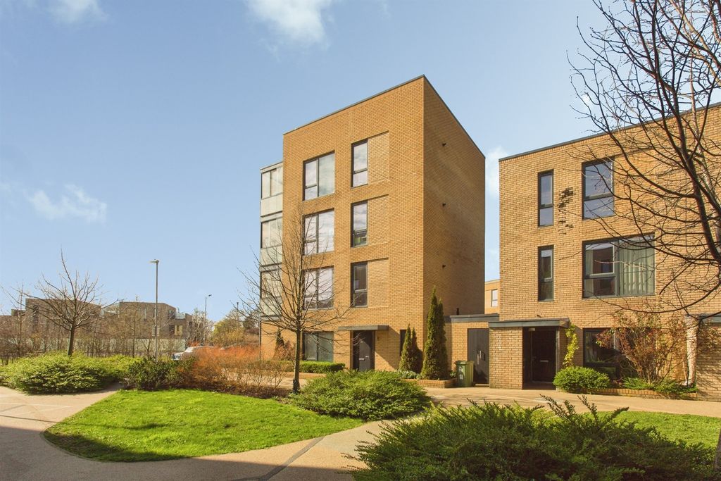 Property photo 1 of 11