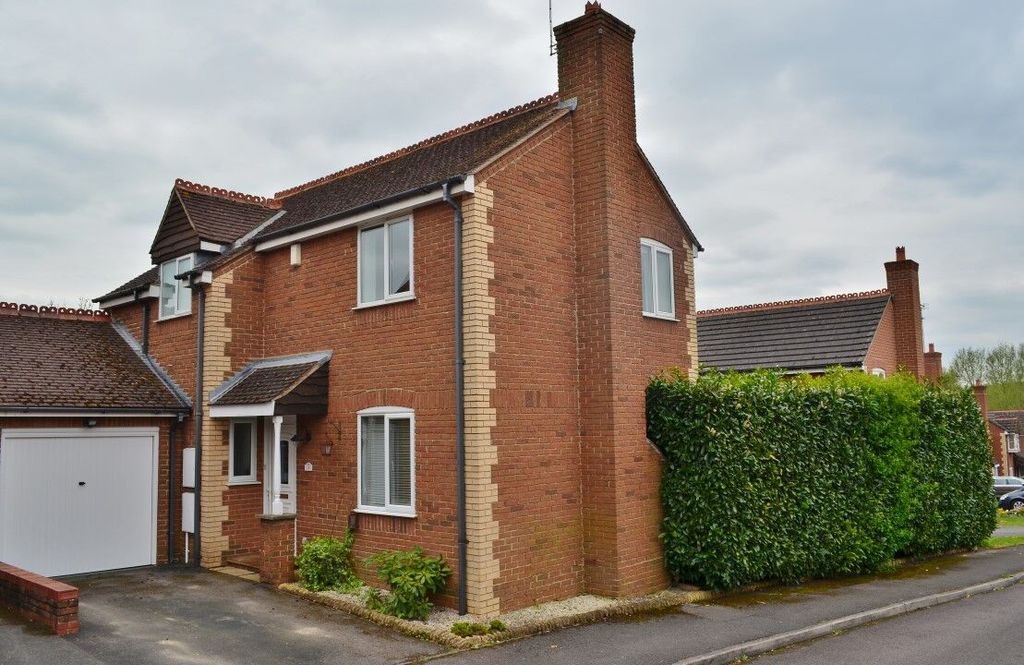 Property photo 2 of 12 Photo 1