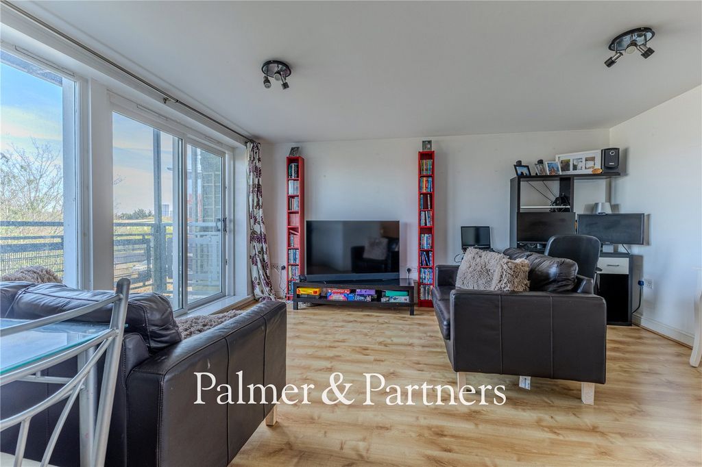 Property photo 2 of 14 Picture No. 11