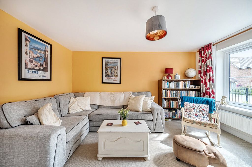 Property photo 3 of 10 1327745-14-688799...