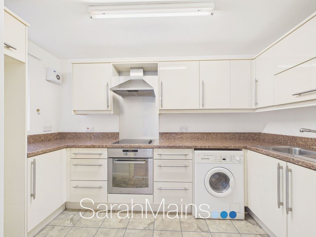 Property photo 2 of 7 Kitchen