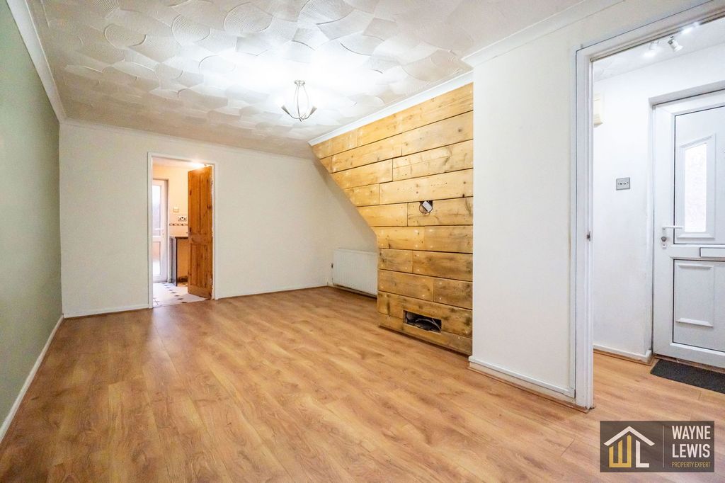 Property photo 3 of 23