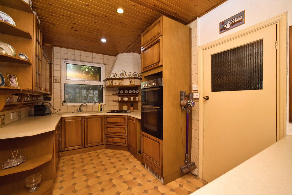 Property photo 3 of 18 Picture 3