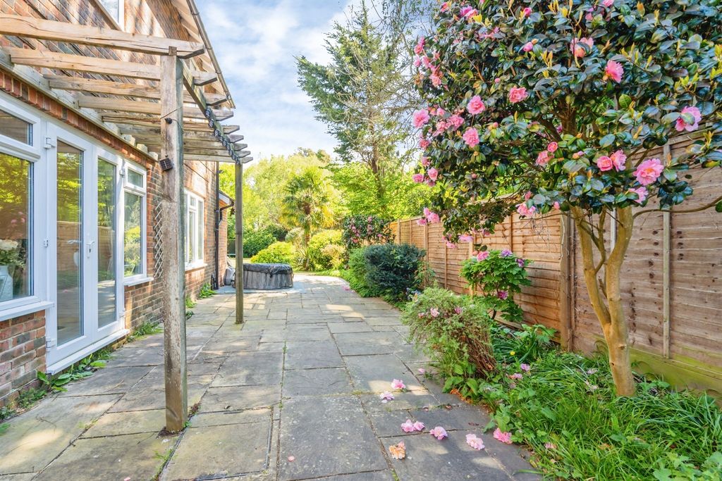 Property photo 3 of 20