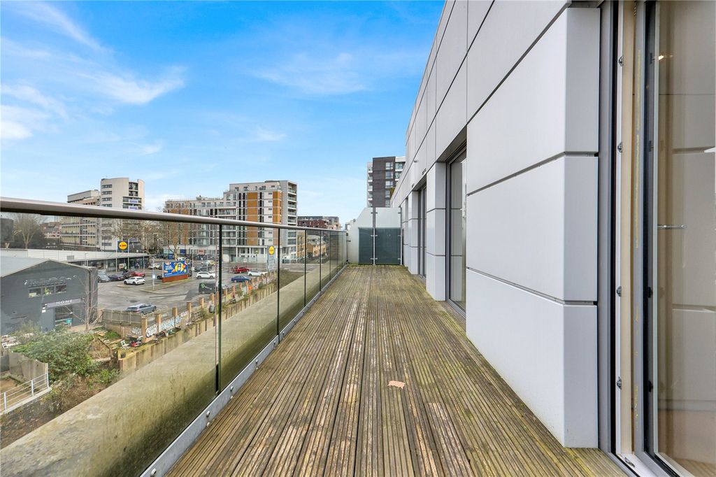 Property photo 2 of 21 Picture No. 16