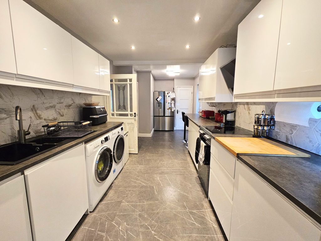 Property photo 2 of 28