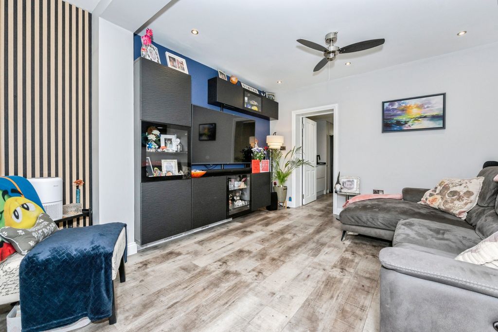 Property photo 3 of 14 Mzz_8058