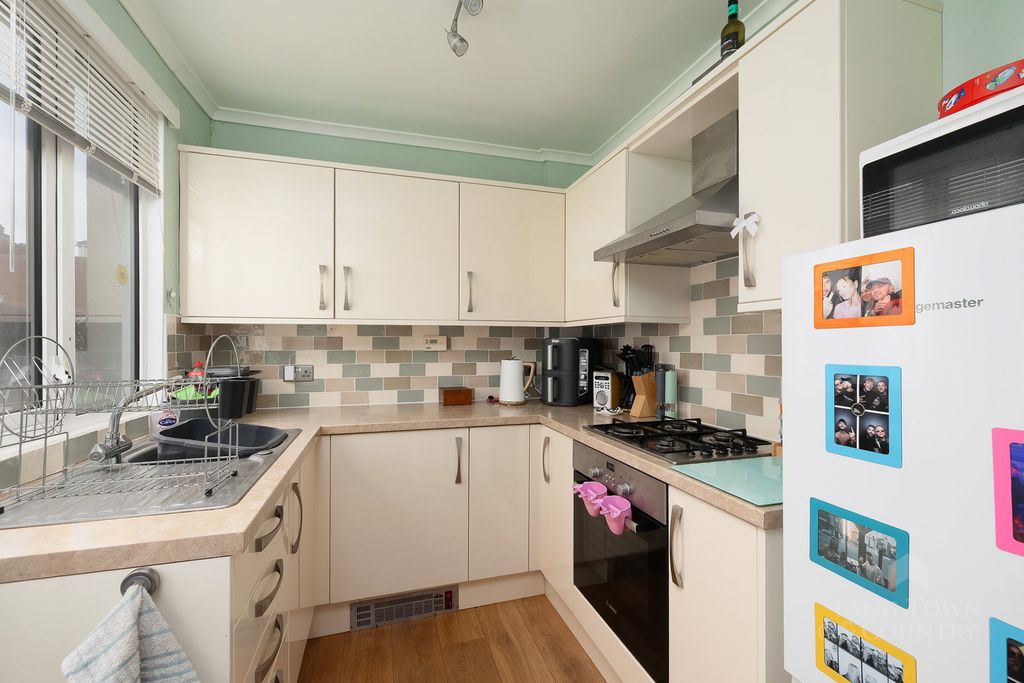 Property photo 3 of 12