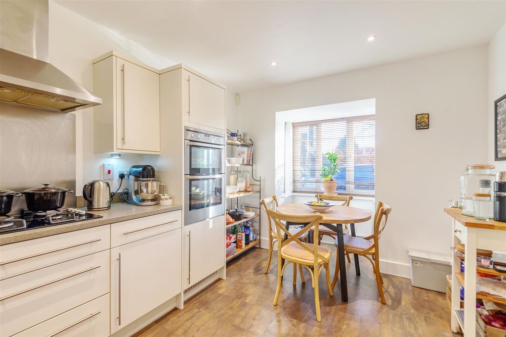 Property photo 3 of 16 Dining Area