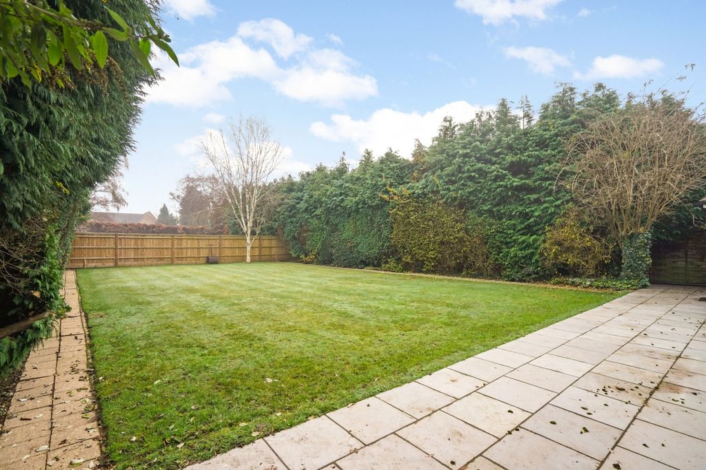 Property photo 3 of 13 Garden