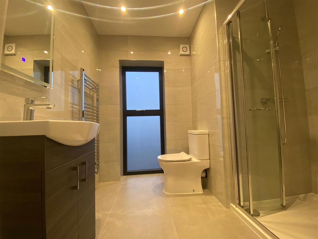 Property photo 3 of 6 Bathroom.Jpg