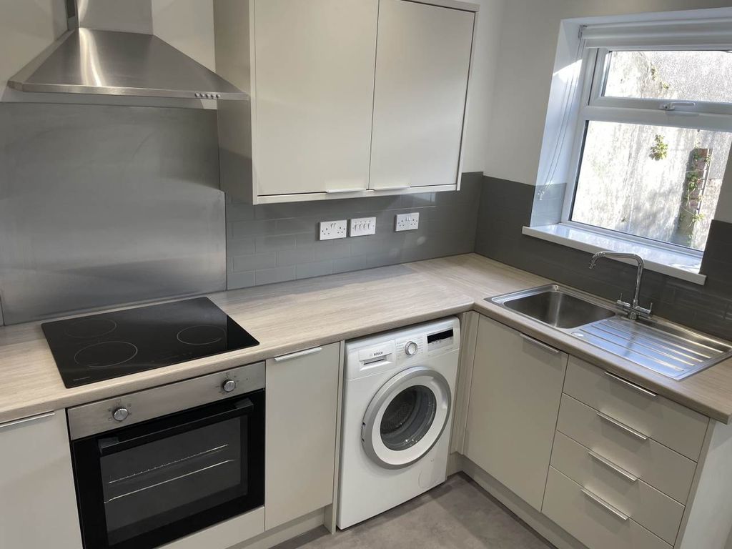 Property photo 2 of 19 Kitchen 2