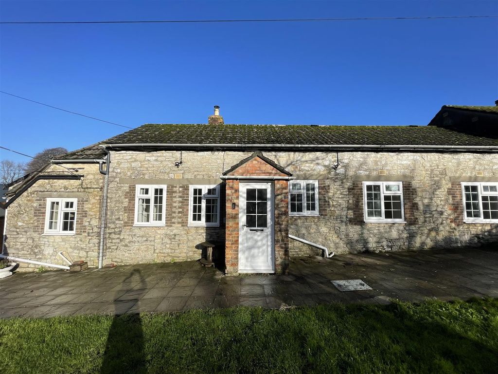 Property photo 1 of 10 Front