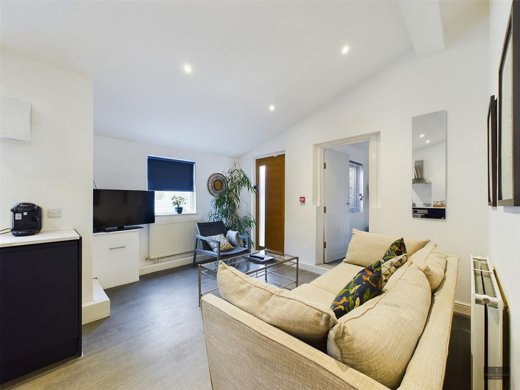 Property photo 2 of 13 Cam02887G0-Pr0138-Still003.Jpg