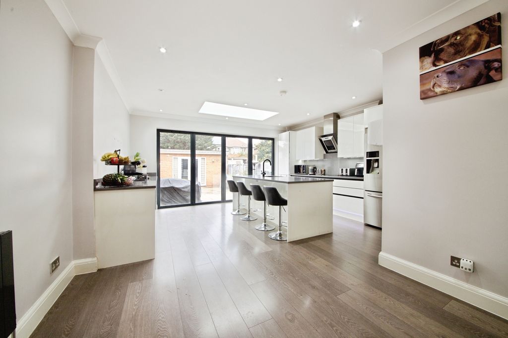 Property photo 2 of 32 Pbox-Img.Jpg