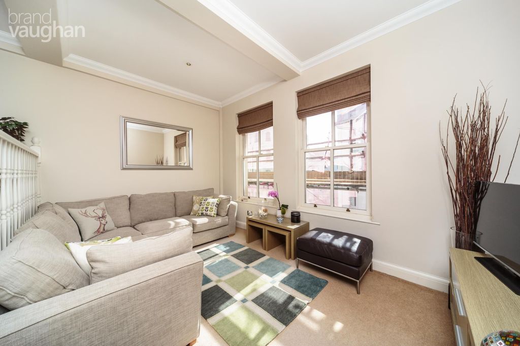 Property photo 3 of 12 Reception