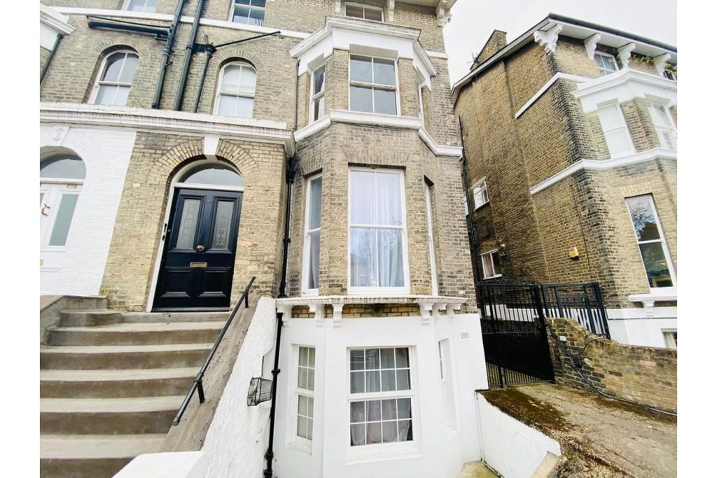 Property photo 1 of 9 Front View