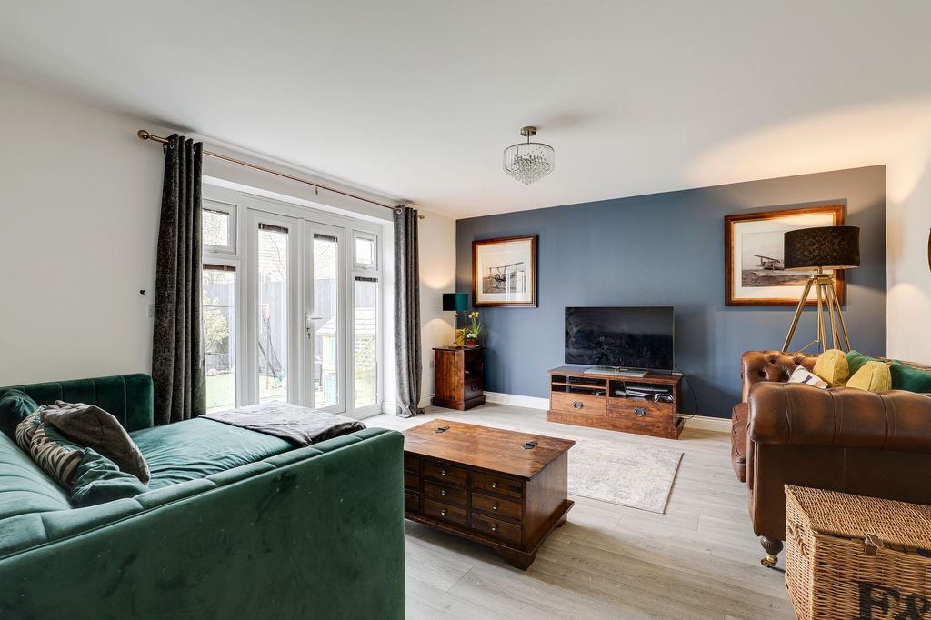 Property photo 2 of 24