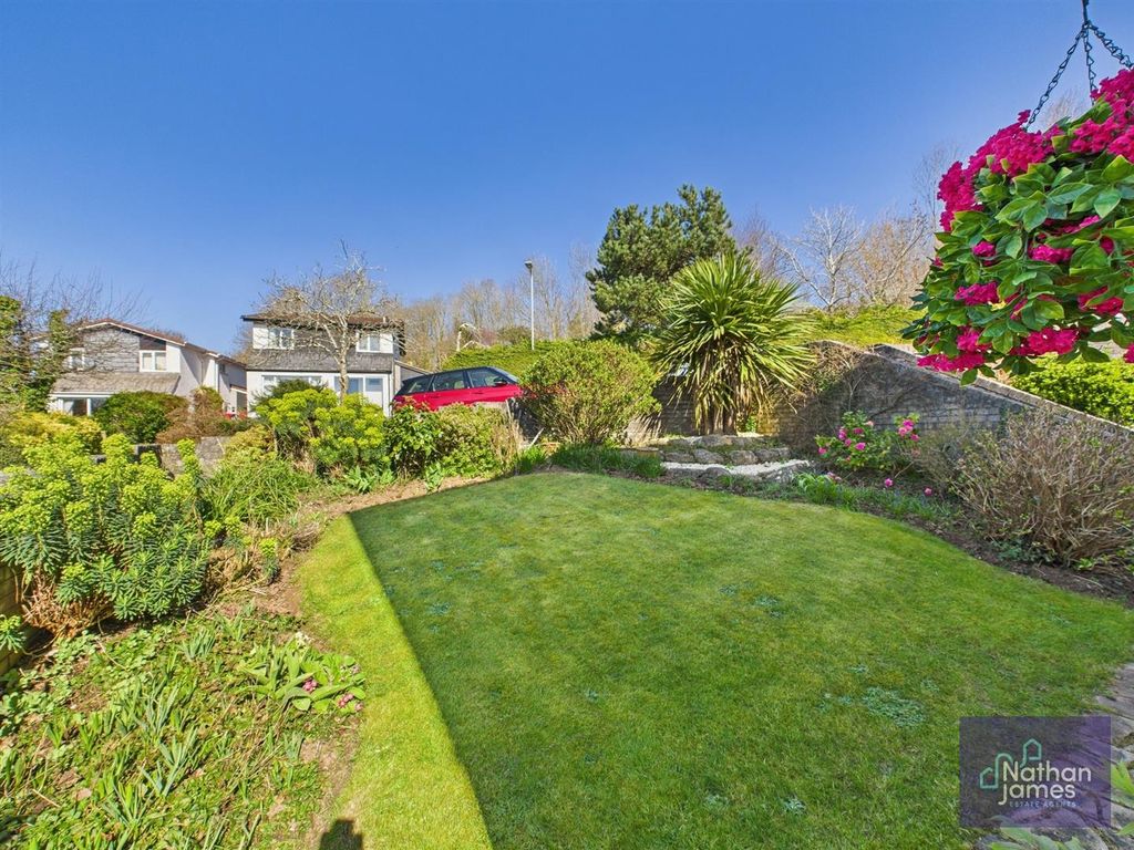 Property photo 2 of 20 Front Garden