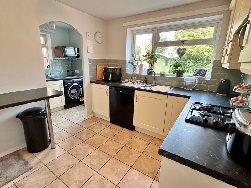 Property photo 2 of 15 Breakfast Kitchen