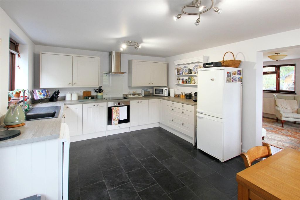 Property photo 3 of 31 Kitchen/Dining