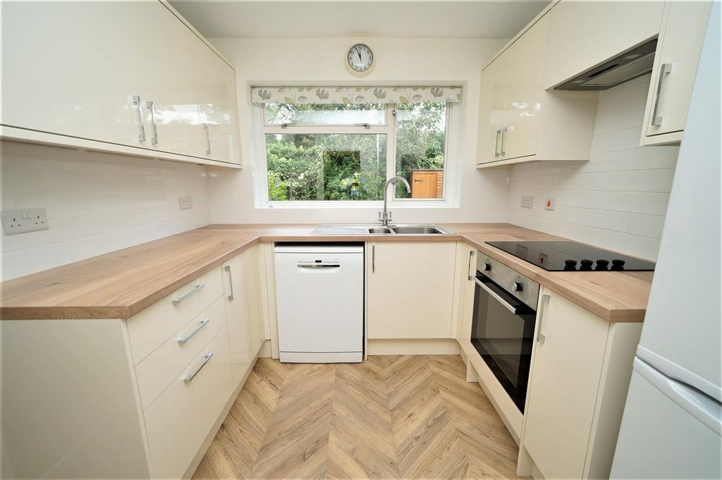 Property photo 3 of 16