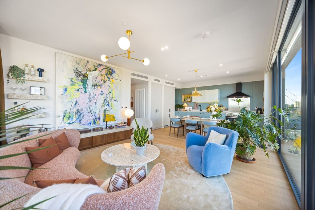 Property photo 2 of 36