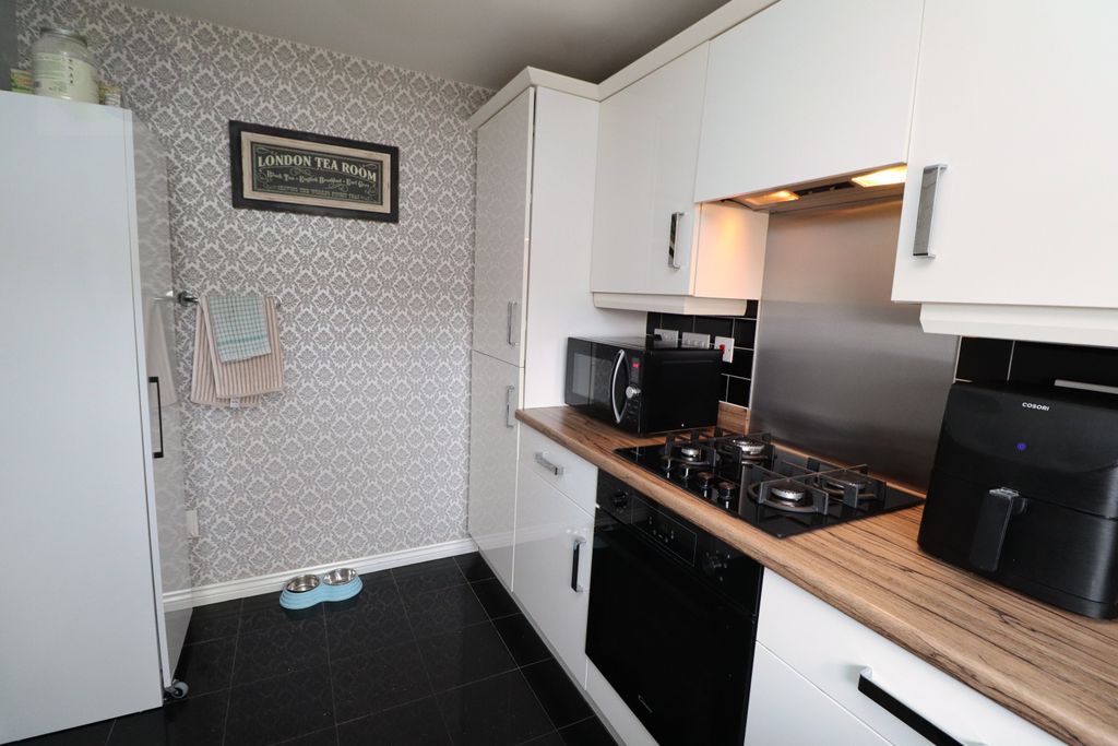 Property photo 3 of 14 Img_1190