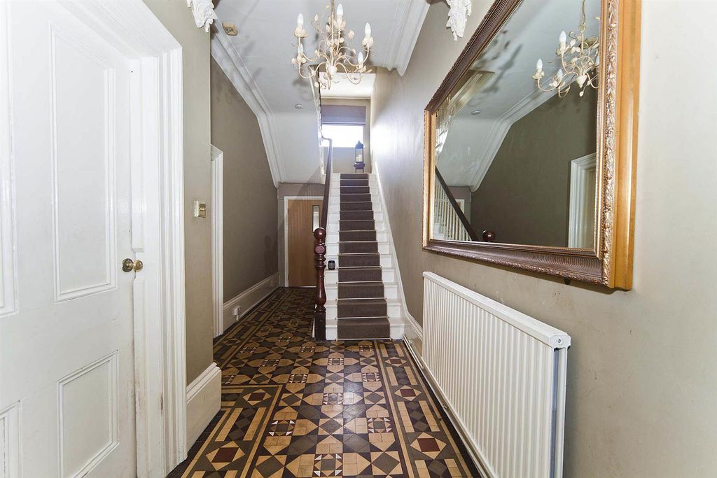 Property photo 2 of 29