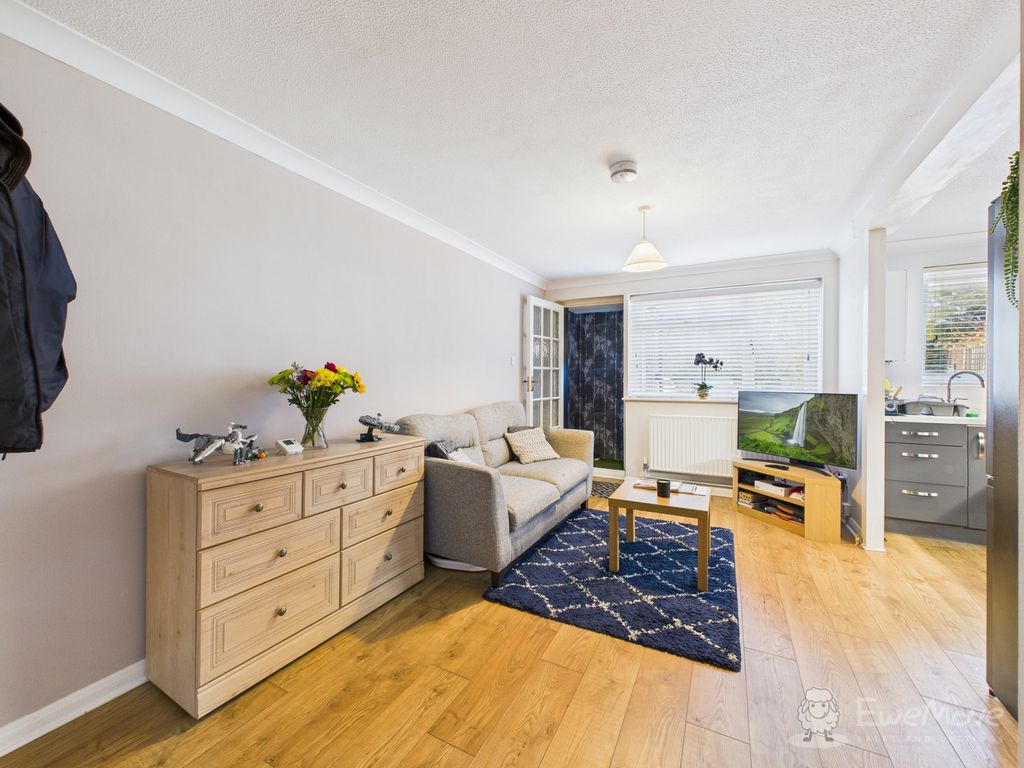 Property photo 3 of 7 Living Room