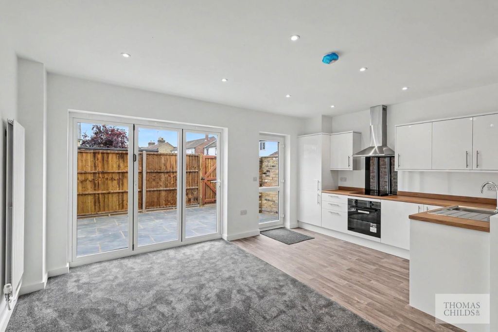 Property photo 1 of 17 60 High Street House With Ourdoor Area_7.Jpg