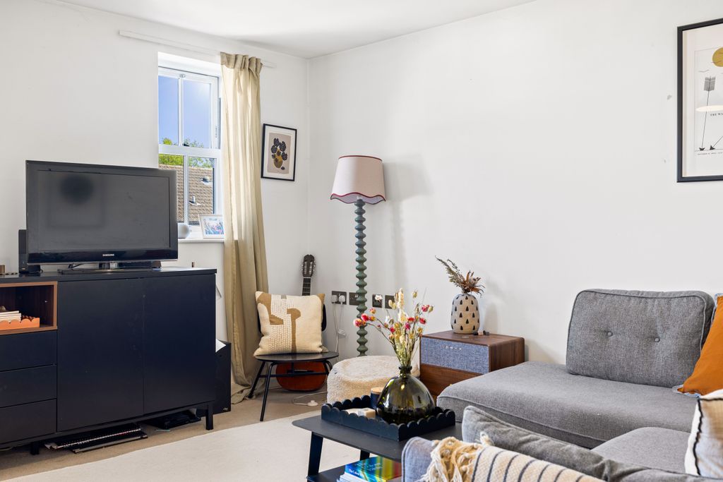 Additional image 7 of 2 bed flat for saleRef: Sb - Glovers Road, Reigate RH2