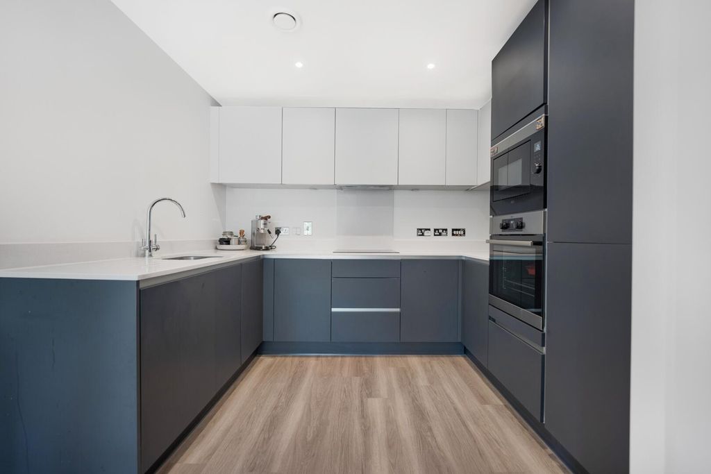 Property photo 2 of 18 Kitchen