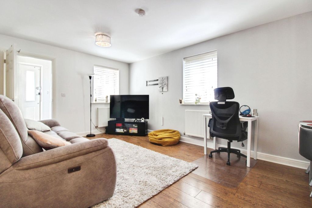 Property photo 3 of 8